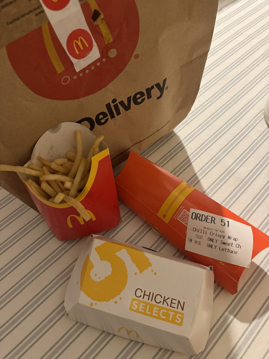 yiixng's tweet photo. @Uber_Support hi i received a wrong order which was put through over an hour before i had submitted my own order and your website won’t let me submit a request https://t.co/fGQOJjkHWN