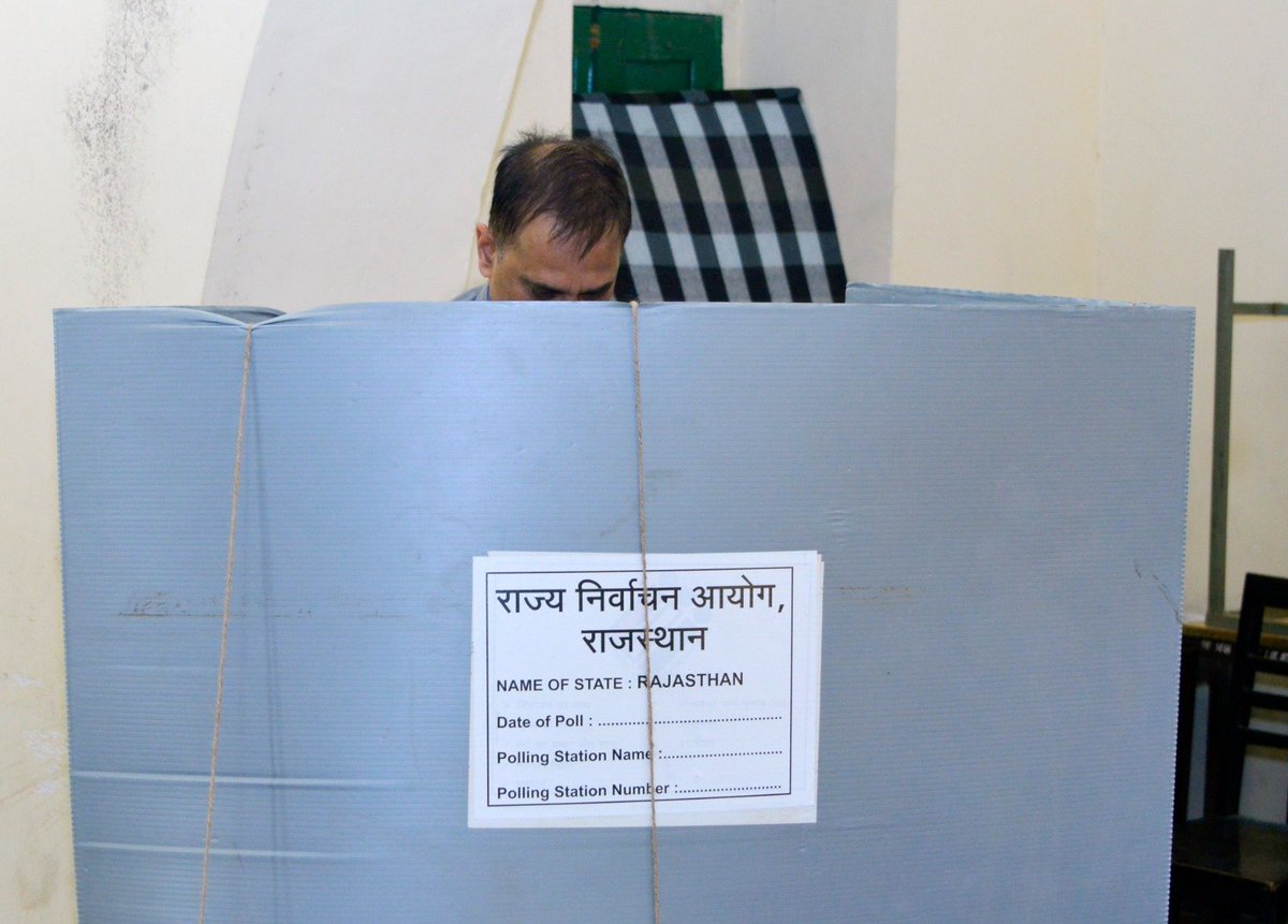 DIPRRajasthan's tweet photo. Chief Secretary Shri V. Srinivas exercised his franchise for Nagar Nigam Election

https://t.co/RMt7pC7RT0

@svoruganti1466 https://t.co/njAD9JFk7h