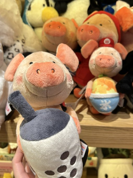 BettyWrighj's tweet photo. Looking into those big, round eyes and seeing that serious little expression, I can’t help but smile. Life is about allowing ourselves to let our guard down sometimes and simply enjoy being surrounded by a little sweetness and innocence https://t.co/uPA5AskuOc