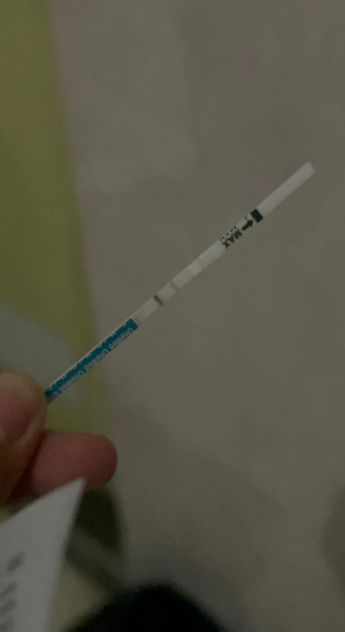 txtharihariWNI's tweet photo. Please kasih tahu gue ini nggak hamil kan???? 😭😭😭😭😭😭

Gue udah telat 3 hari. 😭

Please, tenangin gue seseorang. 😭

Menurut kalian, telat 3 hari itu masih normal nggak sih? 😭 https://t.co/gApDSpeE7E