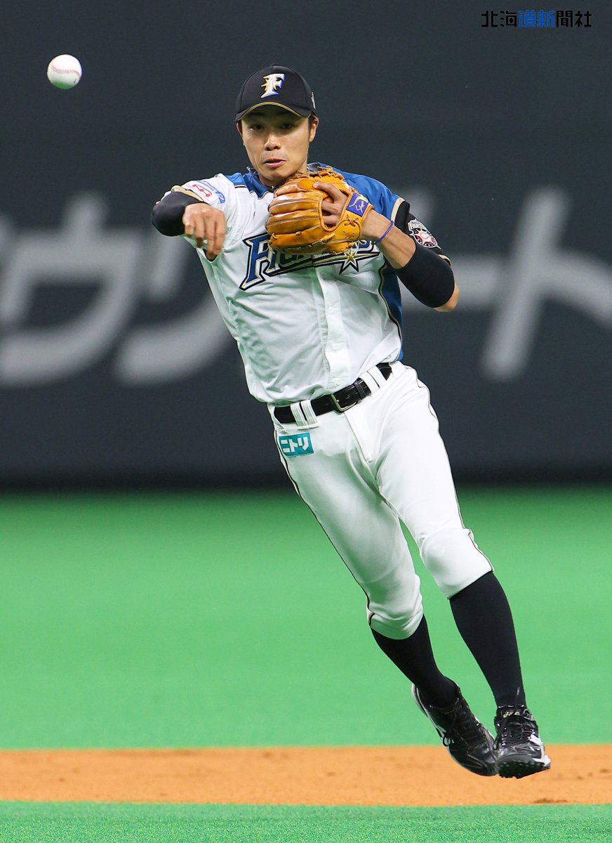 photo_doshin's tweet photo. 日本ハム #中島卓也 内野手、今季限りの引退発表　15年盗塁王、16年日本一
#lovefighters #ドミれ

▽記事はこちらから▽
https://t.co/sCl67WTQmj https://t.co/N3VvAjvDDS