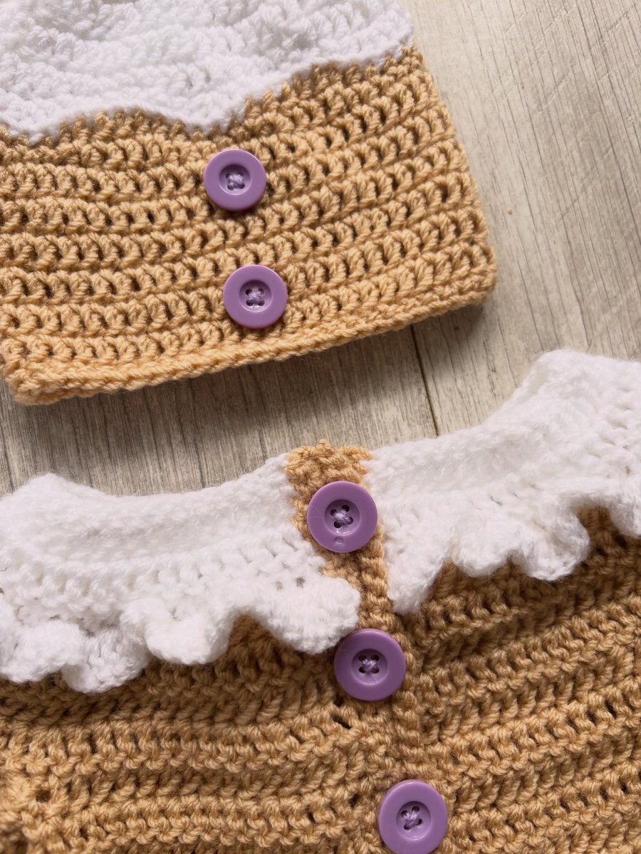 Andreyandrades's tweet photo. Christmas crocheted cardigan and beanie sets, available in 2 styles and 4 sizes. The cutest addition to a little one’s wardrobe. Currently UK only, but message me if you’re elsewhere. https://t.co/UoWLNAtH4B