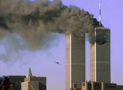 Puflito___'s tweet photo. 11 datos curiosos sobre el 11 de Septiembre:

1) El dueño de las torres gemelas, Larry Silverstein contrató un seguro contra ataques terroristas un mes antes de los atentados

2) Larry Silverstein iba a desayunar todos los días a las torres, pero casualmente el día de los atentados no fue, por "una visita imprevista al dermatólogo"

3) Los hijos de Larry Silverstein también solían frecuentar las torres, pero ese día "se atrasaron" y ninguno de ellos estuvo en su oficina durante los atentados

4) Durante los atentados, se encontraron a 5 ciudadanos israelíes celebrando, bailando, "chocándose los 5" y filmando a las torres ardiendo
Ese día fueron apresados por el FBI, y posteriormente liberados y enviados nuevamente a Israel, sin que nunca supiéramos quienes eran ni por qué festejaban

5) El mismo día de los atentados, se derrumbó otro edificio que se encontraba cerca de las torres gemelas llamado "El edificio 7", que no fue chocado por ningún avión. 
La explicación oficial es que se derrumbo "por los escombros que le cayeron de las otras torres"

6) Christopher Gioia (uno de los jefes de bomberos de Nueva York durante los atentados), junto con otros 4 comisionados del departamento de bomberos, sostienen hasta el día de hoy que los edificios cayeron por una demolición controlada, y exigen activamente que se abra una nueva investigación

7) Más de 3500 arquitectos e ingenieros estructurales verificados firmaron una petición para que se investigue la caída de las torres y la posibilidad de que se hayan utilizado explosivos durante ese día (https://t.co/l4PdJPvGR0)

8) Muchos bomberos declararon que escucharon explosiones dentro de las torres, algunos incluso dijeron que escucharon específicamente una explosión distinta por cada piso

9) Que un edificio se derrumbe de manera perfectamente vertical es una casualidad enorme que jamás ocurrió en toda la historia, ni antes, ni después del 11 de septiembre
(Pero esa vez ocurrió 3 veces en un mismo día)

10) La identidad de uno de los terroristas se descubrió porque "un hombre desconocido de traje y corbata" encontró su pasaporte tirado en la calle y lo llevó a la policía.
Un pasaporte que inexplicablemente sobrevivió a una explosión capaz de derrumbar un edificio entero

11) En 1995 (6 años antes de los atentados), Benjamin Netanyahu escribió un libro diciendo que los terroristas musulmanes podrían tirar abajo a las Torres Gemelas (Libro: Fighting Terrorism: How Democracies Can Defeat Domestic and International Terrorists)
