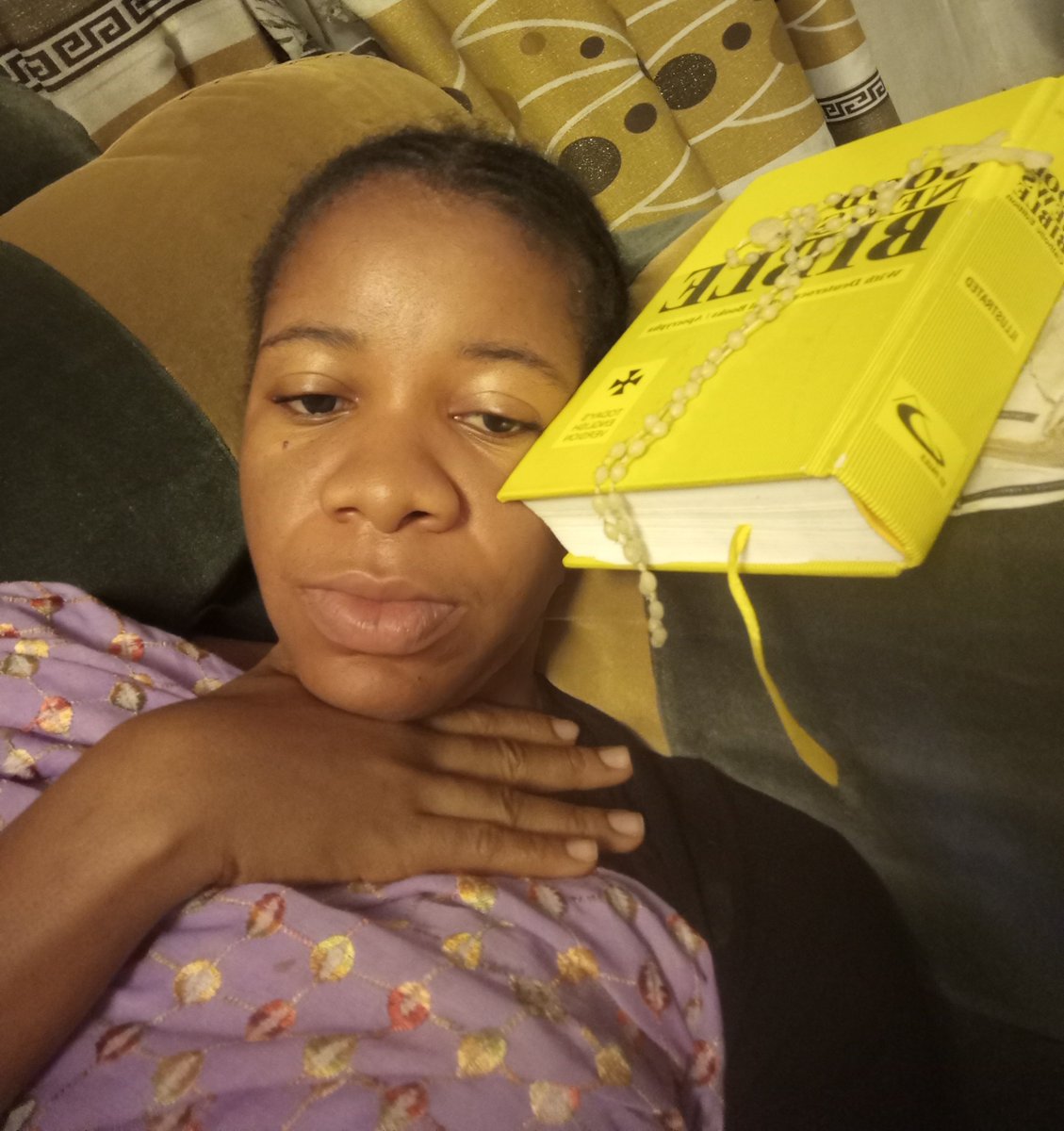SoniaLynda01's tweet photo. Because I refused to loose my virginity last night, my heaven baby sent me out of the room. 
I slept in the sitting room with my Bible😌 https://t.co/7aMMS5Js9L