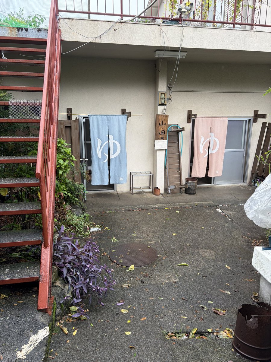 NASU3090's tweet photo. 熱海　山田湯に立ち寄り

アツアツの源泉が蛇口のホースから投入されていて、湯量や温度は自分で調整するスタイル。
お湯はさっぱりしていて気持ちよかった！
富士山のタイル絵も可愛い😆 https://t.co/QOtl2MAMMm