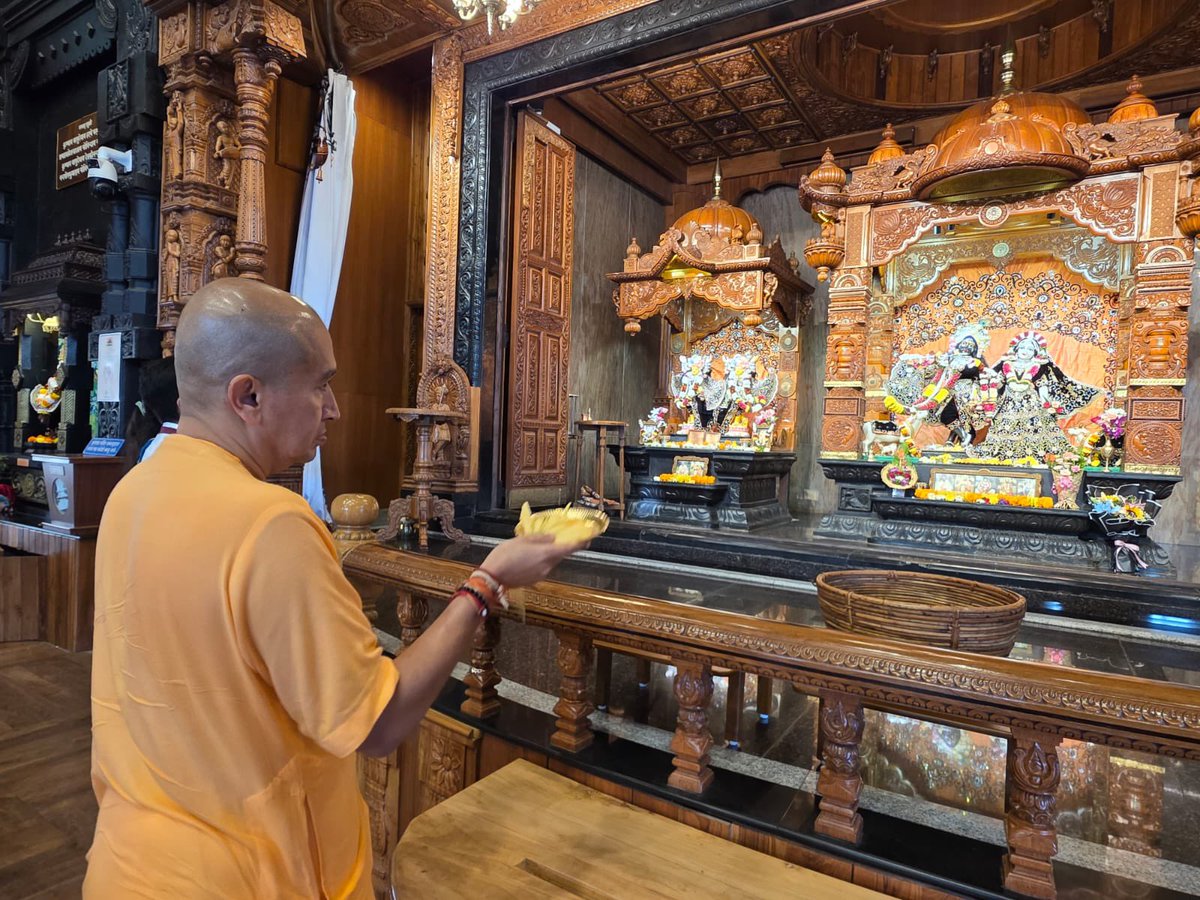 GaurangaDas's tweet photo. Happy to be at the ISKCON Nigadi temple and sharing Srimad Bhagavatam with the Vaishnavas 
#iskcon https://t.co/W1oes6gzR9