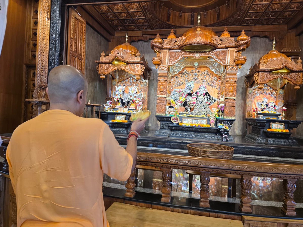 GaurangaDas's tweet photo. Happy to be at the ISKCON Nigadi temple and sharing Srimad Bhagavatam with the Vaishnavas 
#iskcon https://t.co/W1oes6gzR9