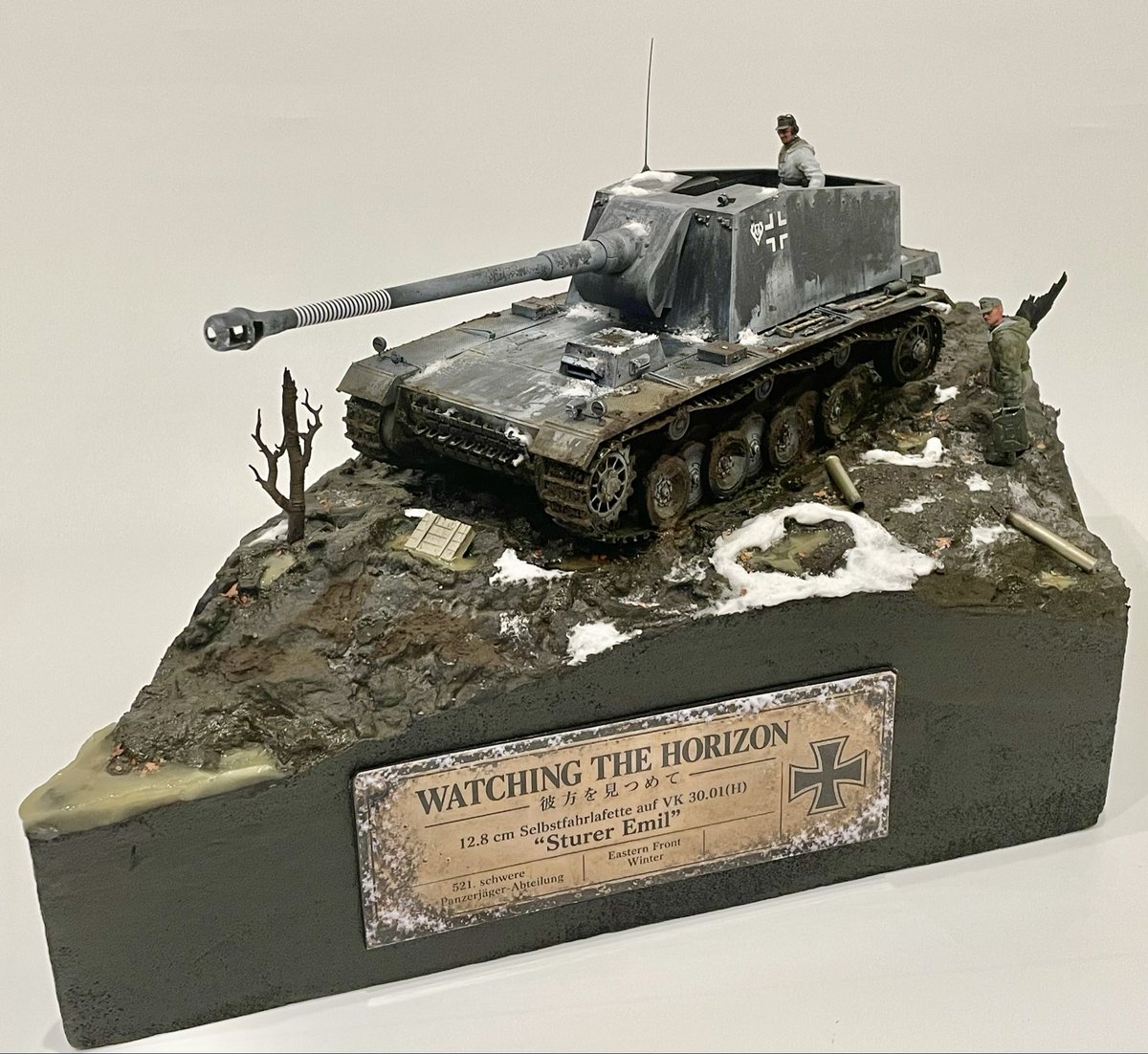 junjun_1944's tweet photo. #scalemodel   
#今月作ったプラモ晒そうぜ 

シュタールエミール完成しました！
(いま)

『WATCHING THE HORIZON ―
彼方を見つめて―』
雪解けの東部戦線、その視線の先に何があるのか。

水表現は全てUVレジンでやってみました！

関西AFVの会に持って行きます！😆
宜しくお願い致します！ https://t.co/NpLbRzDWUr