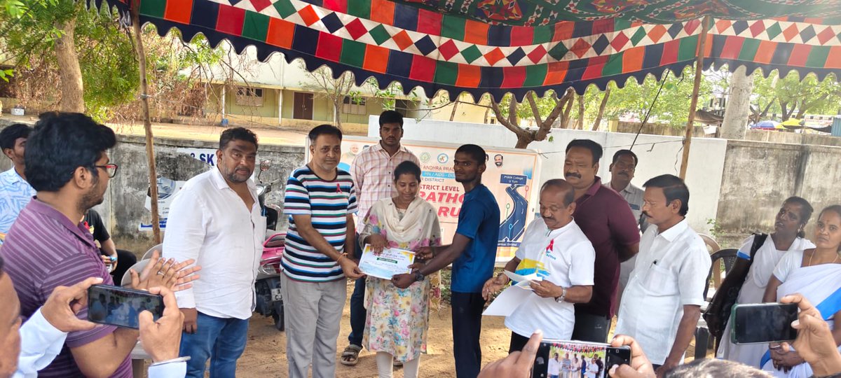 APSACS2020's tweet photo. District Level Marathon was successfully organised today at Mesanical Ground, Chittoor, with enthusiastic participation from youth, stakeholders, and partner organisations.
#Chittoor #DISHA #APSACS #HIVAwareness #YouthEngagement #CommunityParticipation #IndiaFightsHIVandSTI https://t.co/wpEQY9xr5E