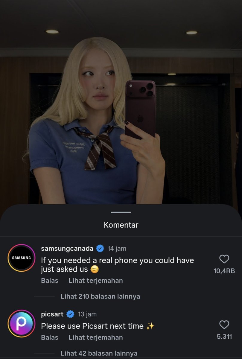 txtfrombrand's tweet photo. Setelah Rose post foto pegang iPhone burgundy yang keliatan editannya 🤣

Samsung dan PicsArt: https://t.co/KK284hRZl4