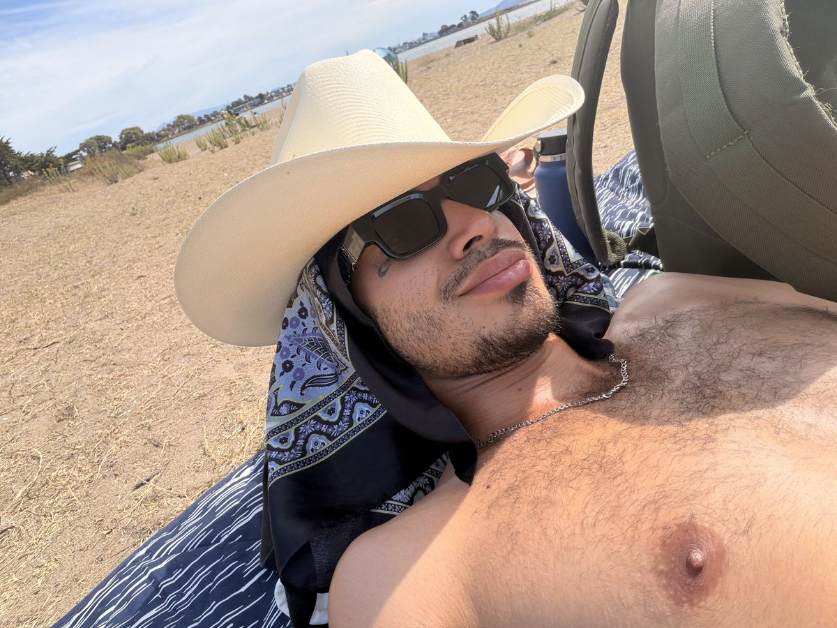 SweetLuckXZ's tweet photo. Great day at da 🏖️ 
#beach #HotandSweaty https://t.co/tcZttXNmTJ