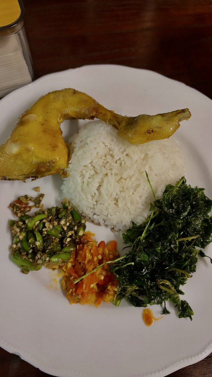 xclusiveacaa's tweet photo. Minggu lalu aku main ke daerah Wijaya, Jaksel.
Ternyata ada Ayam Goreng Bandung Bu Iyin yaa🥹. ENAAAK BGTT!! 40rb uda dapet paket lengkapnya &amp; ayam nya empuuk bgt effortless buat suwir-suwirnyaa, btw yang lagi main daerah jaksel cobain deh!❤️
📍 : AGB, Bu Iyin - Wijaya Jaksel https://t.co/VZFw2JBPSR