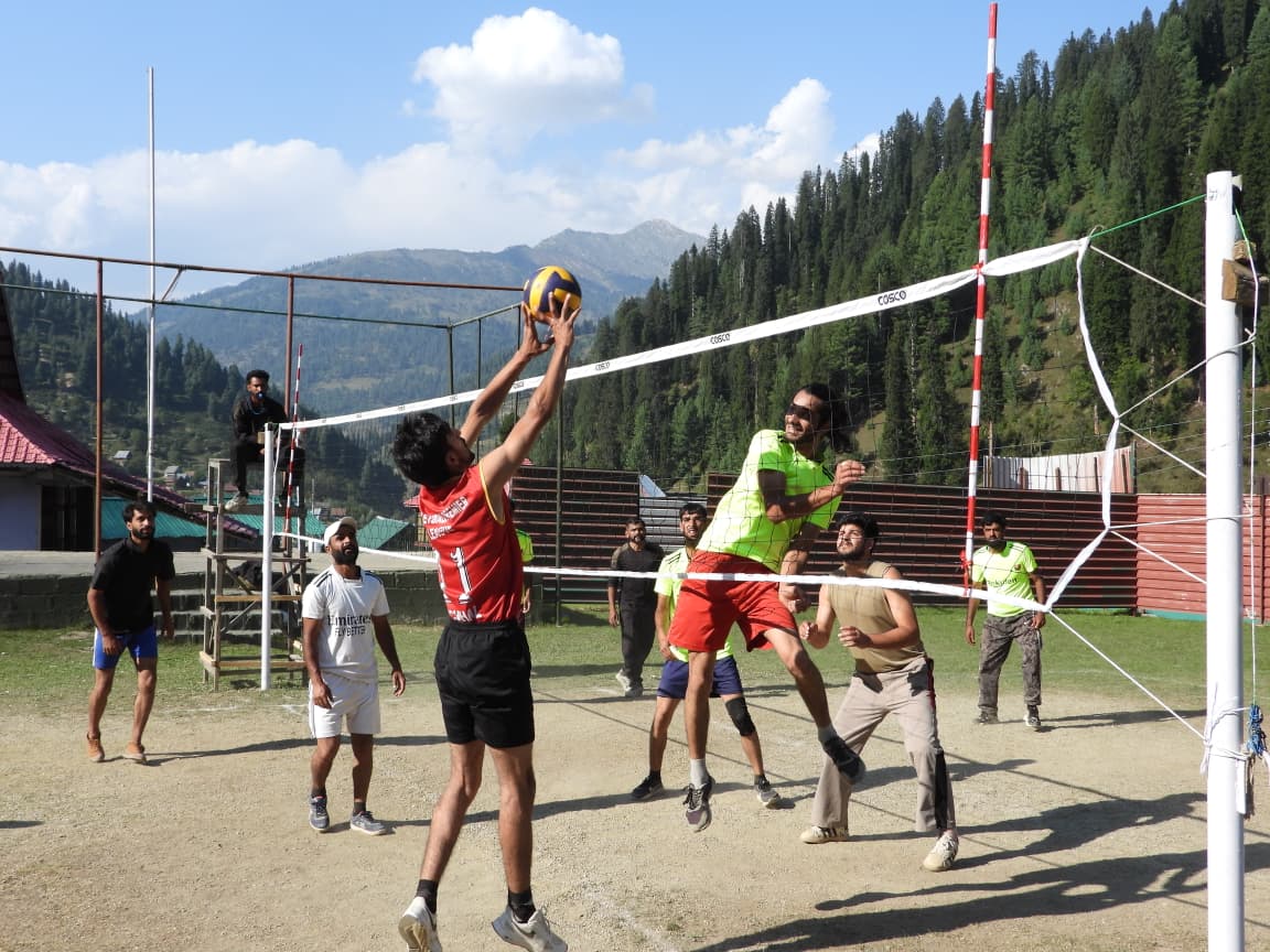 kupwarasentinel's tweet photo. Machhal Mela 2026 – Boys’ Volleyball Semifinals 🏐🏆
#IndianArmy
#MachhalMela2026
#Volleyball
#SportsForYouth
#MachilValley
#Kupwara 🇮🇳 https://t.co/xcO9LMHDd5