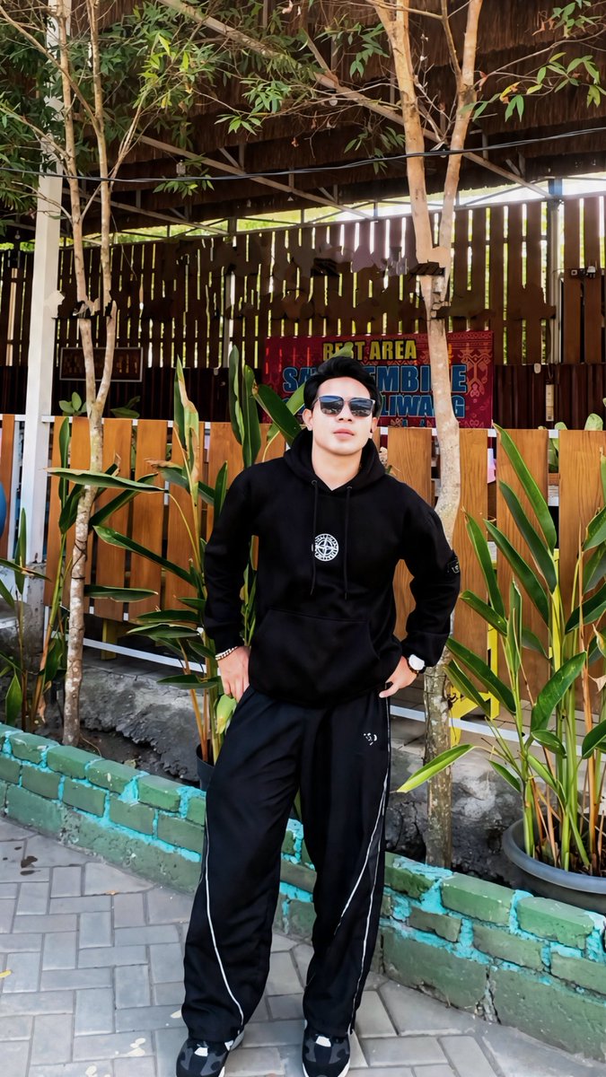 mokcondo's tweet photo. kadang kita harus terjun ke dalam kegelapan biar tau arti dari cahaya, dan setiap orang itu berjuang dengan masalahnya sendiri, tidak semua orang mampu bersikap sabar dan tulus, memahami orang lain adalah hadiah yang indah dalam pertemanan dan kehidupan. https://t.co/b9ed2oVRe6