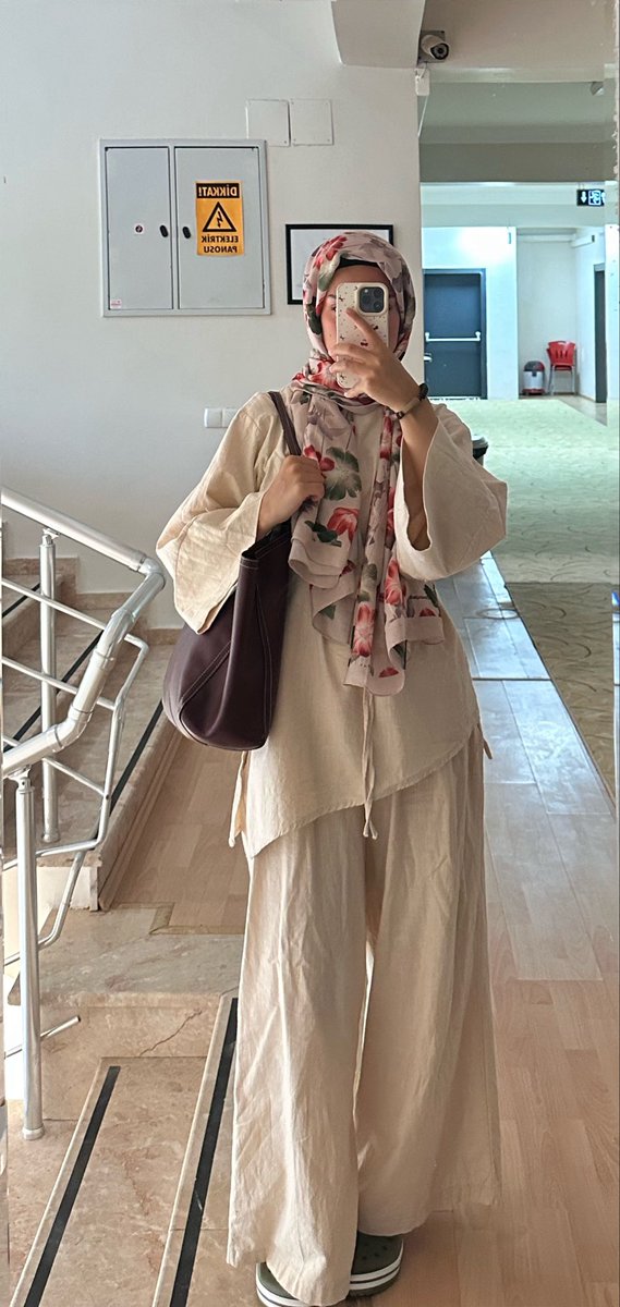 asiyevski's tweet photo. bu hafta ünide neler giydimm??🤨🤨 https://t.co/EORAMCmOtd