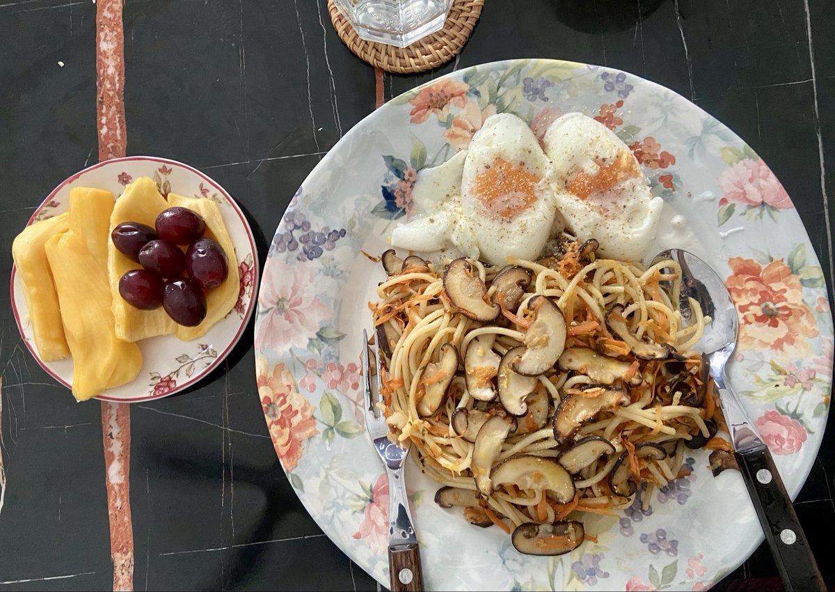 BePatientAll's tweet photo. It’s pasta week. I eat rice almost every day at my mom’s for dinner, so I just cook lunch for myself. https://t.co/5MG5Z7iVnU