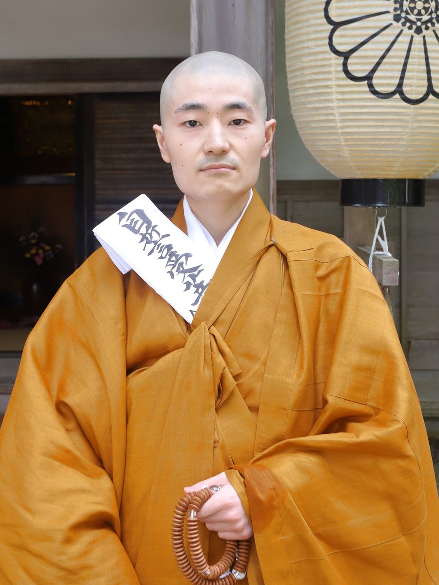enryakuji_hiei's tweet photo. 本日9月11日、戒壇院にて籠山僧田口祖岳師の自誓受戒の儀が執り行われました。
受戒後田口師はその日のうちに最澄さまの御廟である浄土院に籠り、12年をかけて最澄さまの給仕に勤めます。

＃比叡山　＃延暦寺　＃十二年籠山行　＃浄土院　＃伝統 https://t.co/ZE2TCz80Aw
