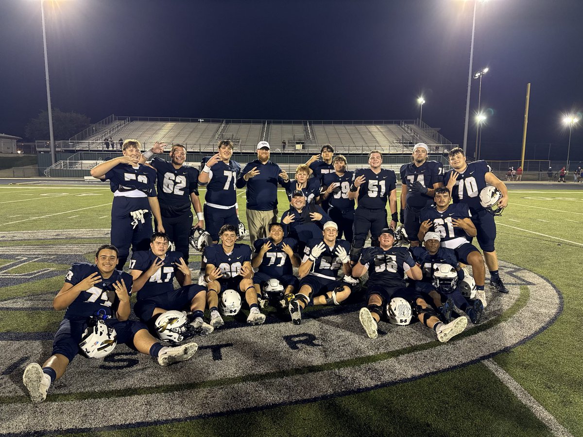 HoelzerJohn's tweet photo. Great team win tonight guys with over 300 yards rushing. Keep up the great work. 3-0 #victorypic #bluelightswillshine #kellerindiand @KnoxBrowning74 @JuddMahon @thomas_drahms @the_scarbeard @MarshallKirk55 https://t.co/tygWfvCkrV