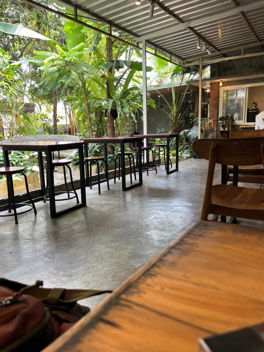 setiyoarok's tweet photo. Jumat berkah prennn kopi Vietnam tak selegit kopi ...?? https://t.co/cSOb8WLWer