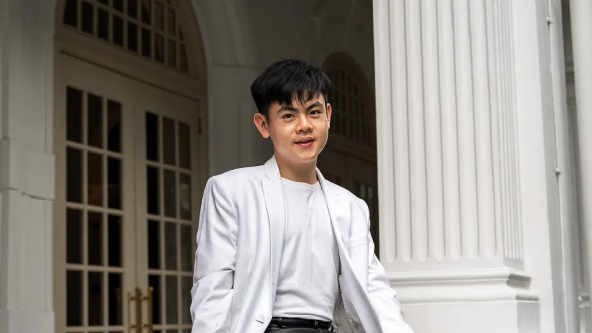 SGglobalnetwork's tweet photo. From founding a men's skincare brand in university to a high velocity NYC stint and leading an AI studio in Singapore, follow Jason Lee’s journey through the NUS Overseas Colleges programme and his return home to Singapore. Read his story  https://t.co/7hglXdnlLK https://t.co/kSAvOQRrma