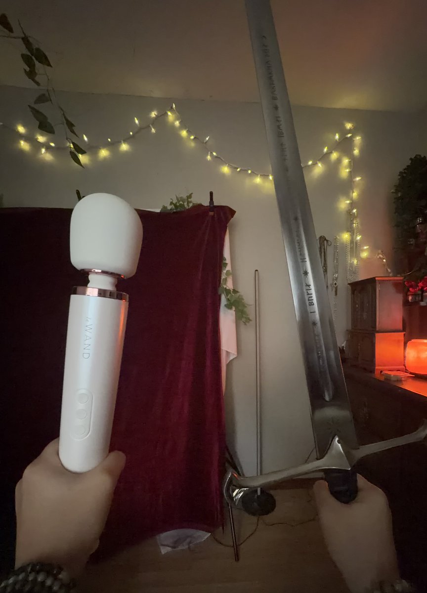 fawnfaex's tweet photo. choose your fighter https://t.co/qGBVnGuzQj