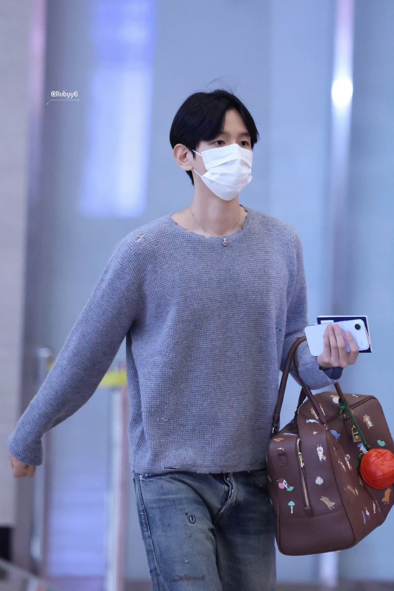 BBHLightsINA's tweet photo. 260911 | BAEKHYUN Departure at ICN Airport 🛫

OUR KYOONG! HAVE A SAFE FLIGHT 🥹🫶🏻

cr. 瞌睡状态_
#백현 #BAEKHYUN @B_hundred_Hyun https://t.co/Z5R6anEOHs