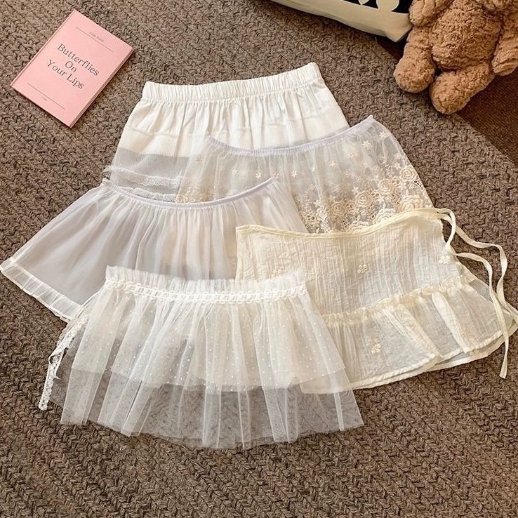 sazavelvet's tweet photo. lace skirt over jeans gini masih rame ga siehh?? 🤔 https://t.co/EQUYeBLVsm
