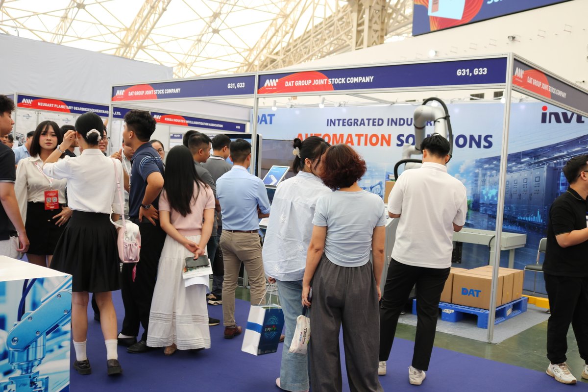 ROKAERobotics's tweet photo. ROKAE Robotics at Automation World Vietnam 2026 🤖

ROKAE, together with DAT Group, showcased flexible collaborative robot solutions through live automation demonstrations in Hanoi, highlighting the potential of intelligent robotics for more efficient and flexible manufacturing. https://t.co/K5BN8xmdQQ
