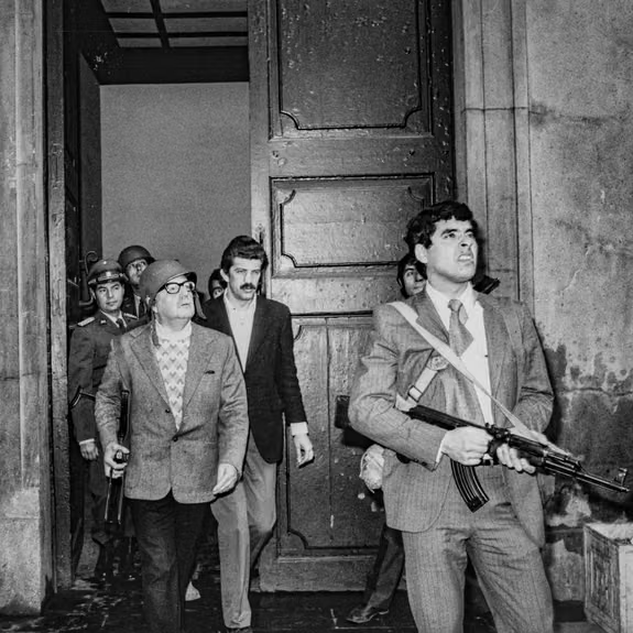 KankalErol's tweet photo. Salvador Allende  ABD destekli darbeye elinde silahıyla direnen Şili devlet Başkanı...
İyi ki geçmişsin bu dünyadan
saygıyla https://t.co/MvhR8zkasR