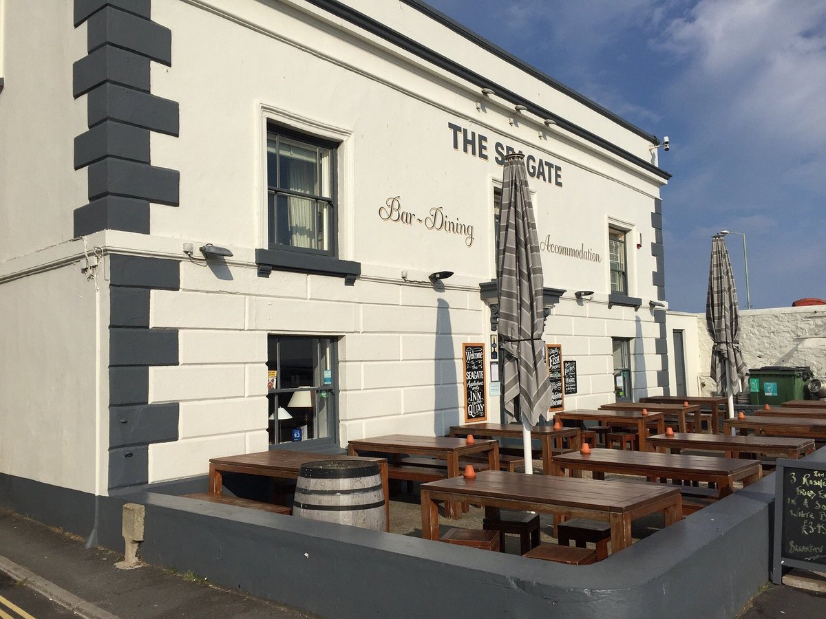 GBbooze's tweet photo. The Seagate Hotel, The Quay, Appledore, #Devon 🍻
A 17th Century Inn situated in the pretty fishing village of #Appledore, the characterful inn is a perfect base to explore the dramatic coastline of the South West Coast Path and soak up the salty breeze of the Atlantic. https://t.co/mufxwD3cWy