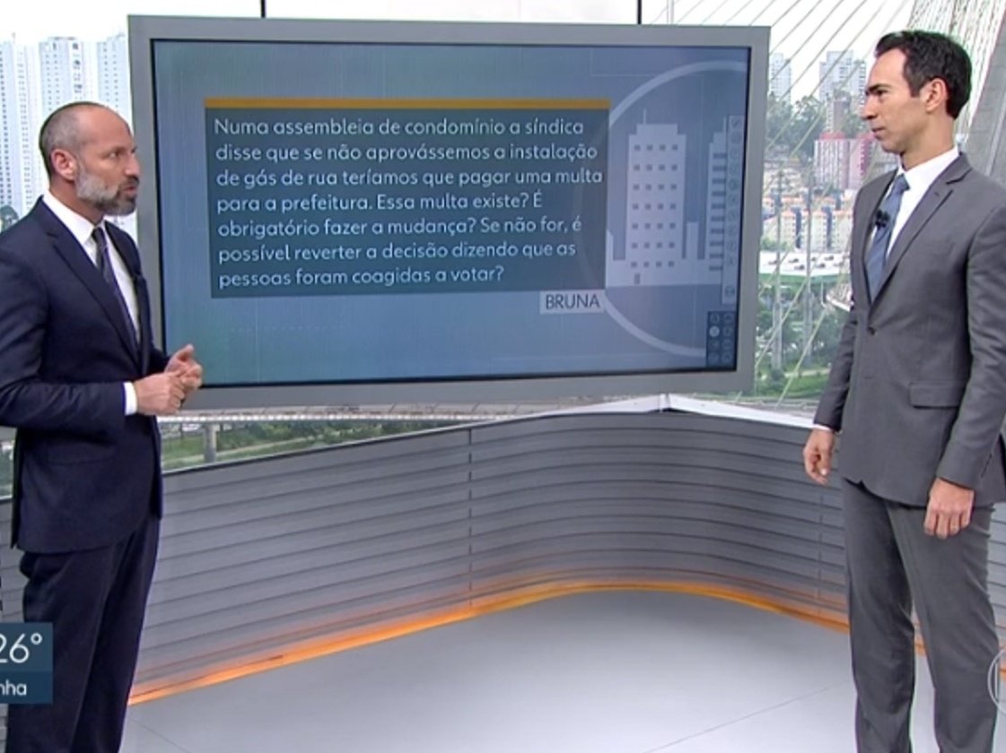 adv__democracia's tweet photo. @Normose_ PLOT TWIST:  

O DONO DO MADAME SATÃ TRABALHA NA REDE GLOBO, NO JORNAL SPTV. https://t.co/1Tf2GmSdCi