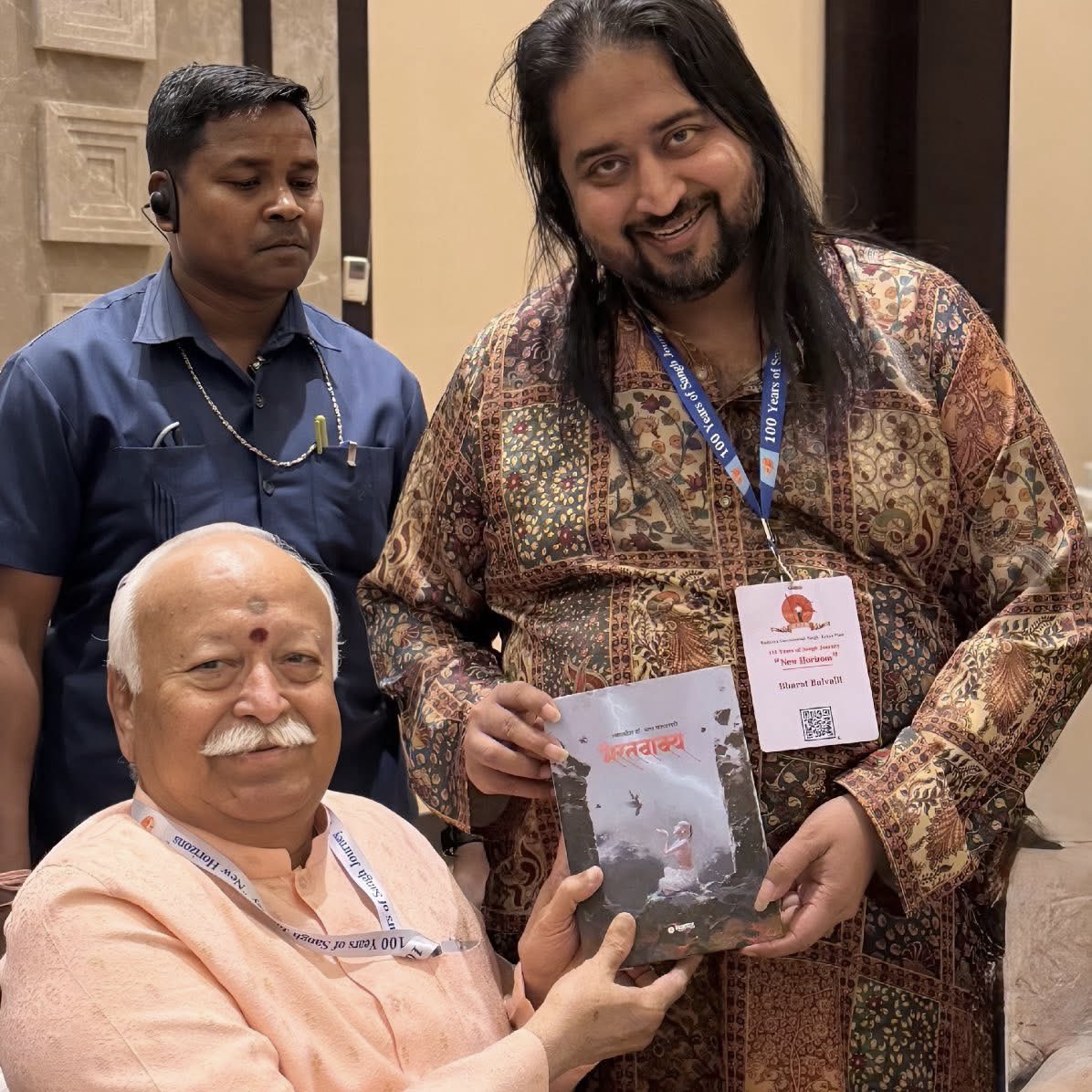 Swaradhish's tweet photo. राष्ट्रीय स्वयंसेवक संघ के सरसंघचालक आदरणीय श्री @DrMohanBhagwat जी को जन्मदिवस की हार्दिक शुभकामनाएँ।

‘राष्ट्र प्रथम’ के ध्येय के साथ व्यक्ति निर्माण और राष्ट्र पुनर्निर्माण के लिए आपका जीवन निरंतर समर्पित रहा है। 

भारतीय संस्कृति और जीवन-दृष्टि के प्रति आपकी प्रतिबद्धता ने असंख्य युवाओं को राष्ट्रहित में अपने दायित्वों के प्रति सजग होने की प्रेरणा दी है।

ईश्वर से आपके उत्तम स्वास्थ्य एवं दीर्घायु की प्रार्थना करता हूँ। 

@RSSorg @friendsofrss @SunilAmbekarM