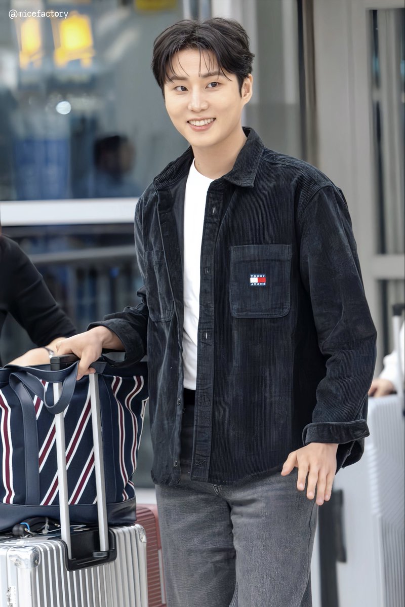 mice_factory_'s tweet photo. 260910 JFK🛫

#YoungK #영케이 
#DAY6 #영케이 https://t.co/oH9zxGKHtn