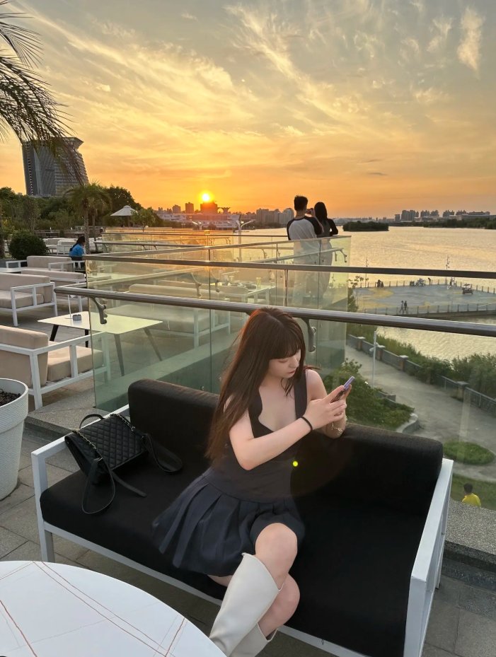 Vyck74's tweet photo. 身材不错的一个妹子，就是扛上4楼费点劲，下回一定得控制好时间，不能mi的���早，要不然还得当力工 https://t.co/Qx98Gh18Rn