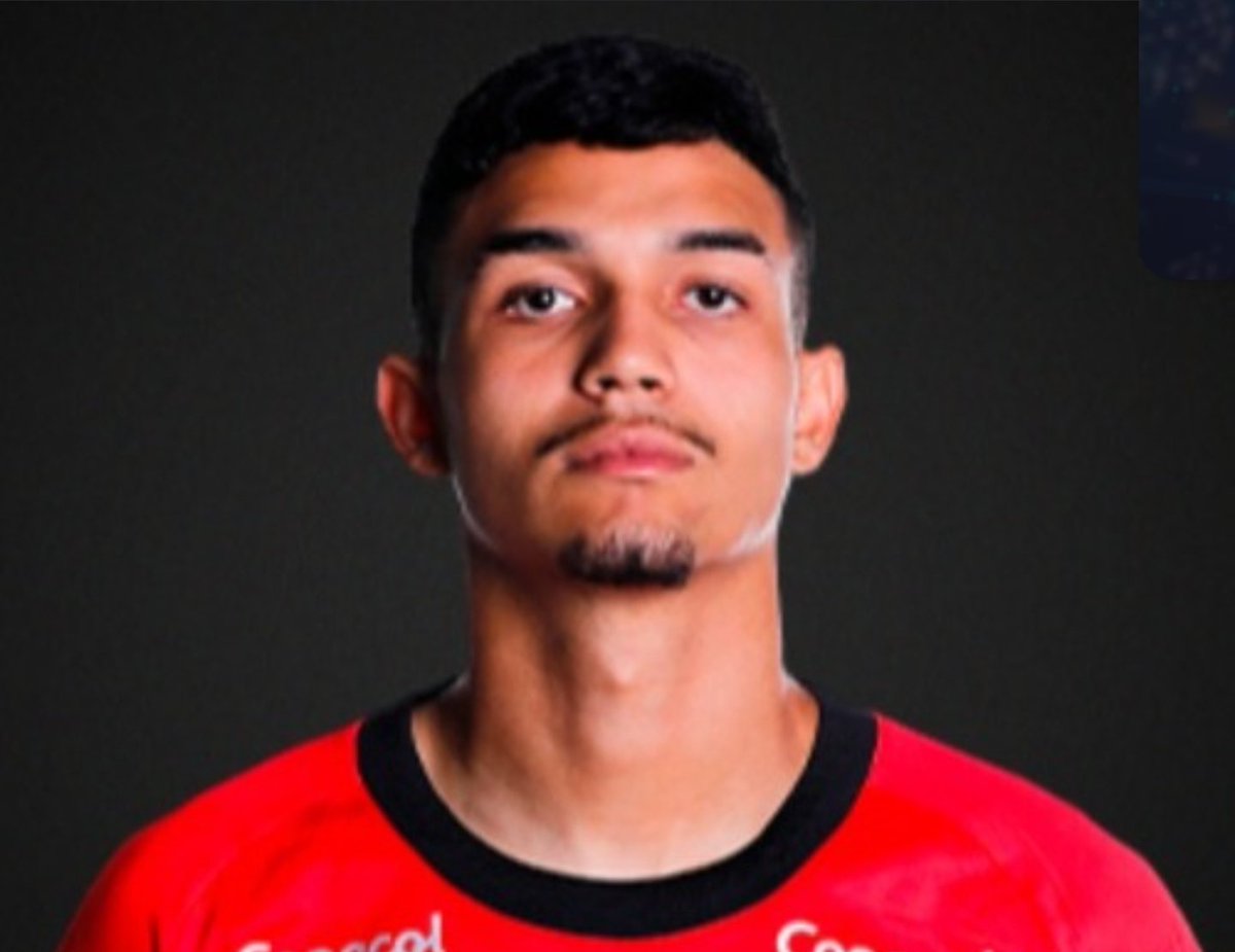 RayMundoFutbol's tweet photo. According to Bjørge Undheim (@supporterutstyr), regular visitor to Athletico Paranaense, 19 year old Arthur Días was playing as a winger until very recently, before being converted to central defender

He has now been called up Carlo Ancelotti's main Brazil squad 👍🏻 https://t.co/qZ2qs09uiE