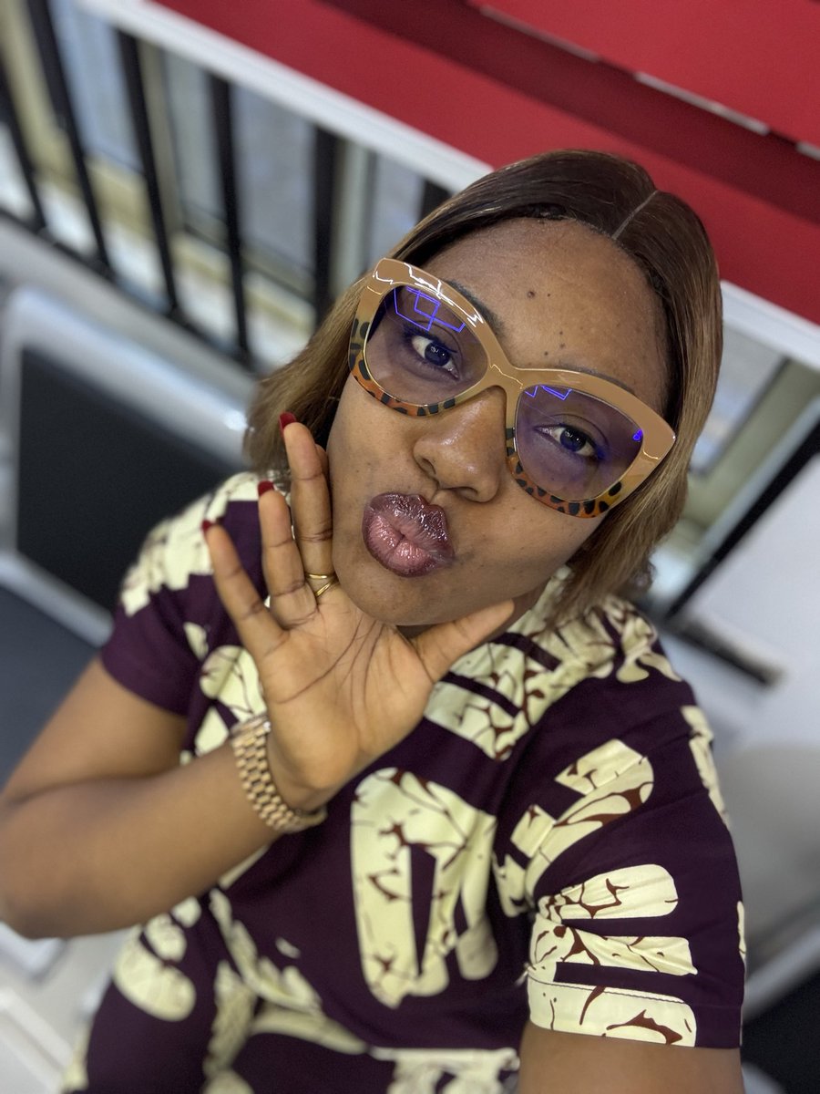 Veevyan13's tweet photo. TGIF 🫠🥰 https://t.co/okrFUyX4pF