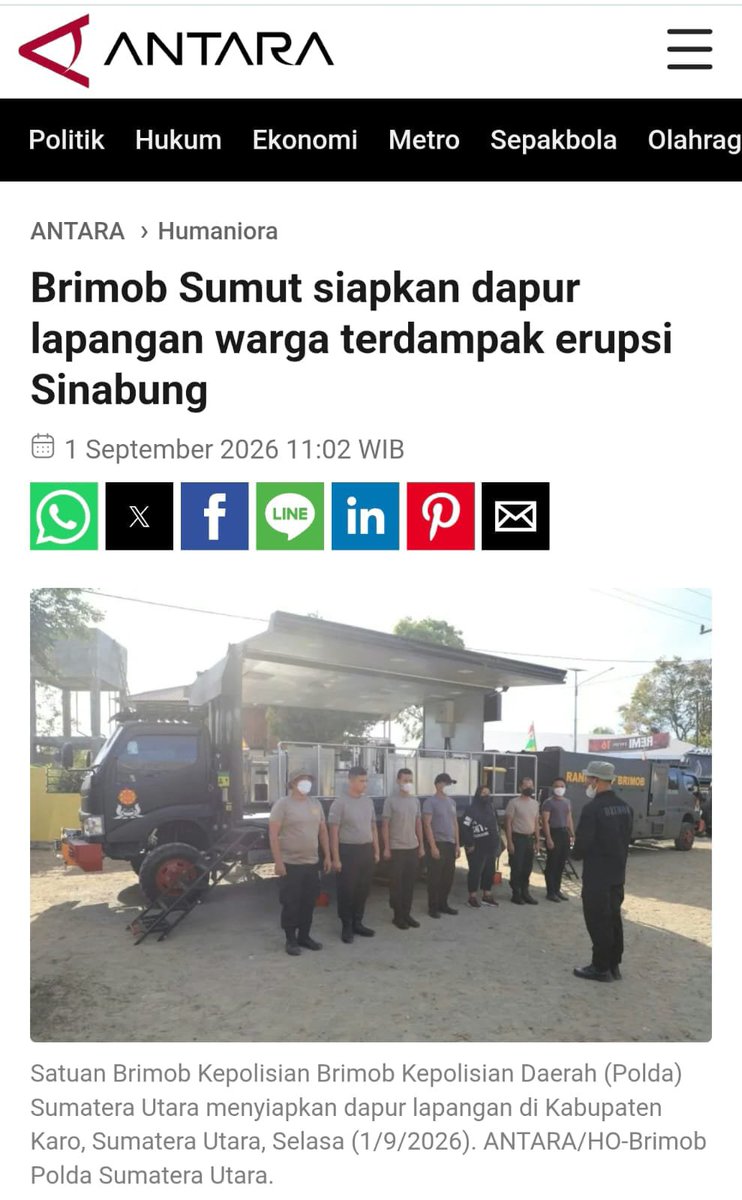 dirtyamongbog's tweet photo. brimob sumut memberi Bantuan Penanggulangan Bencana dengan menyiapkan dapur darurat di lapangan untuk warga yang terdampak erupsi gunung sinabung #SiagaPeduliSesama https://t.co/H5yDdqs6on