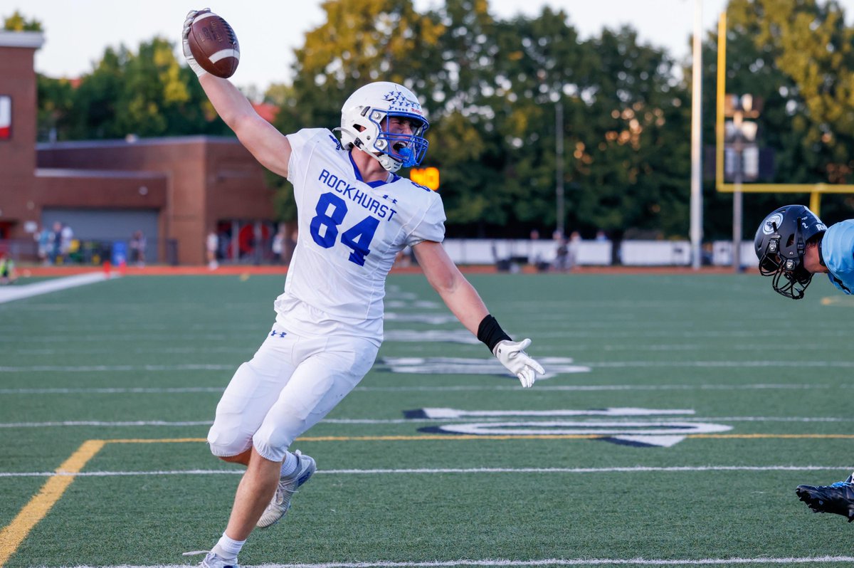 PrepsKC's tweet photo. In another statement game @GoHawklets blanks @SMEastLancers 34-0. Story, highlights and photo. https://t.co/BEwmDIRGBP https://t.co/En4FzxJSFO