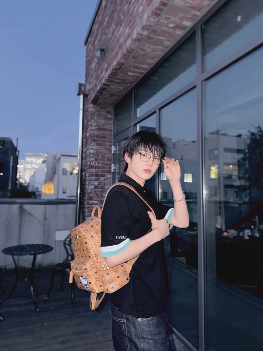 nouera_official's tweet photo. 💭_

[#린] 안경이랑 MCM💖!

#NouerA #누에라 #ヌエラ
#LIN https://t.co/mYzVGYn4JF
