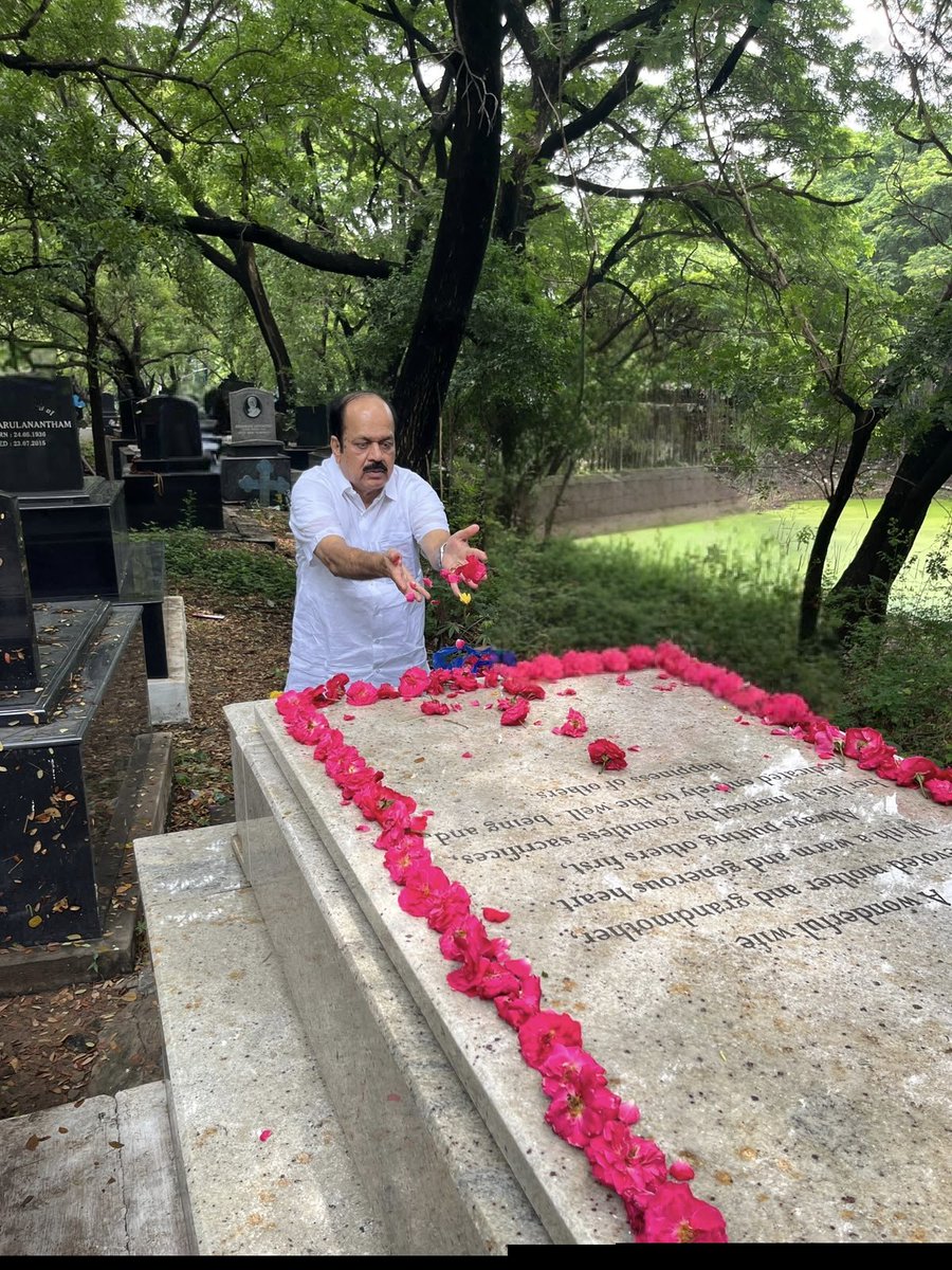 JCDPrabhakar's tweet photo. Remembering my little flower on her birthday, with lots of love and beautiful memories. #GraceJayanthiRaniPrabhakar #JCD #JCDPrabhakar https://t.co/LLXUl5zmvJ