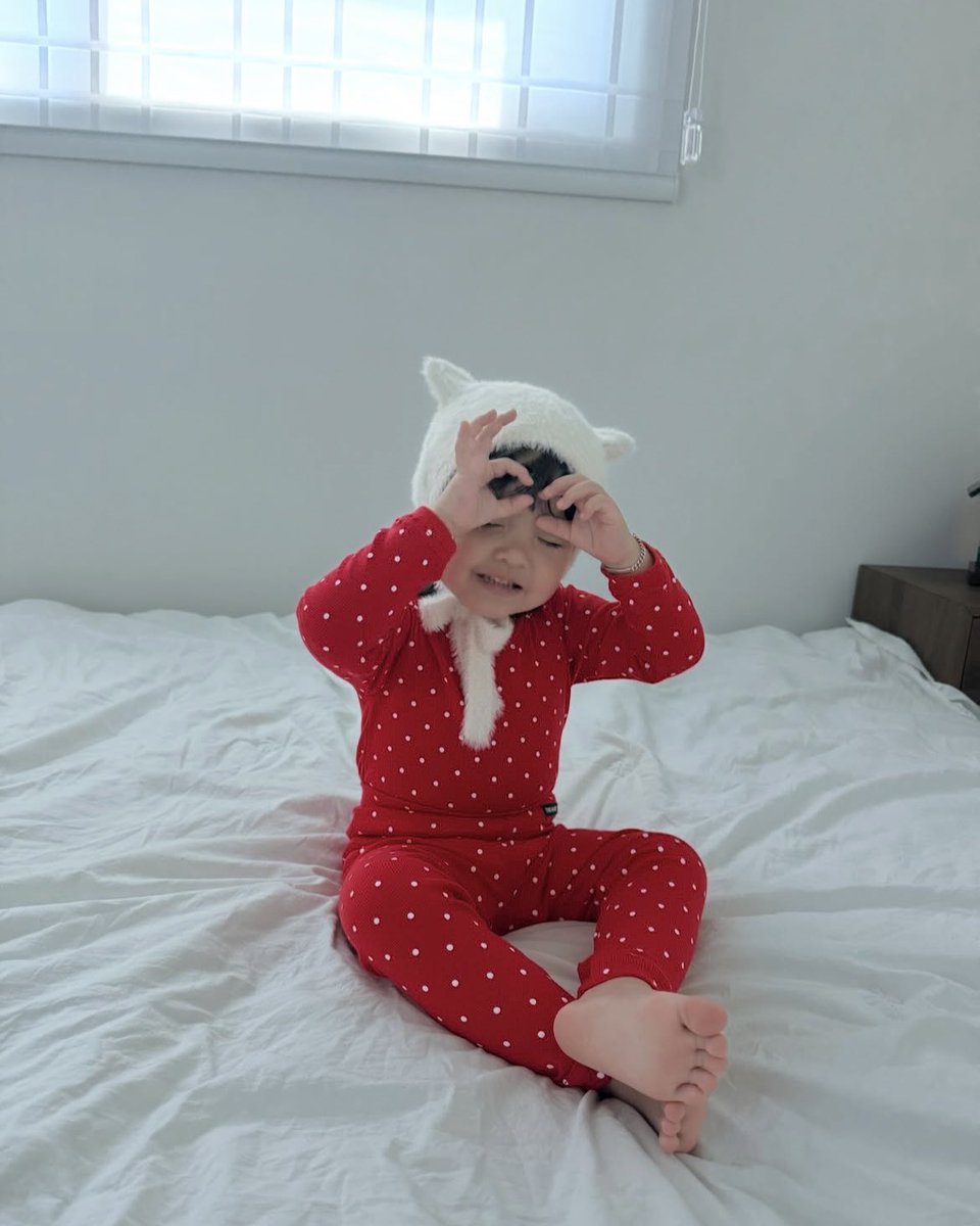 milinajane's tweet photo. ไอกู หมูจิ๋วของยายใส่ชุดสีแดงแล้วมีหูแมวน่ารักเชียวลูก ดวงใจยายจ๋านะ ☺️🤲🏻❤️ https://t.co/mTRaxCOQRP
