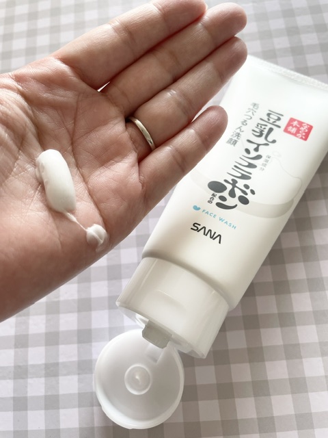 B_saki415's tweet photo. #PR #なめらか本舗
なめらか本舗さんの保湿ラインがリニューアルしたそうで使ってみた〜
なめらかなテクスチャで泡立てやすく、もっちり濃密泡で心地よく洗えるし、洗い流しやすさも気に入ったよ！ ツッパリ感も感じにくい印象。リピしやすい価格も嬉しいね！ https://t.co/98PfSZVfdR