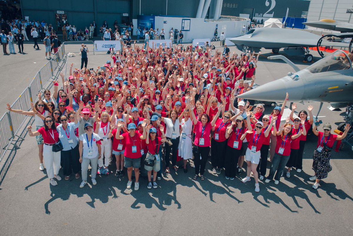 Alten_france's tweet photo. 💡 La diversité est un moteur d'innovation. Fier de soutenir @EllesBougent et de mobiliser nos collaborateurs pour inspirer les futures générations de talents scientifiques et techniques.
#EllesBougent #Mixite #STIM #TeamALTEN https://t.co/asd39zRFan