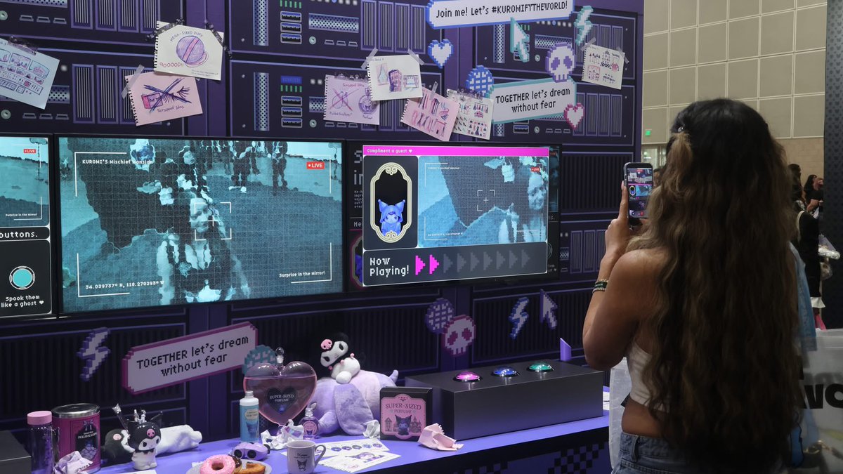 kodai100_x's tweet photo. ロサンゼルスで開催された、KCON LAの特設ブースにて「Kuromi‘s Mischief Mansion」のデジタル体験コンテンツ制作を担当しました。

https://t.co/zNQtkkIxxK https://t.co/6ntPiLmjwd