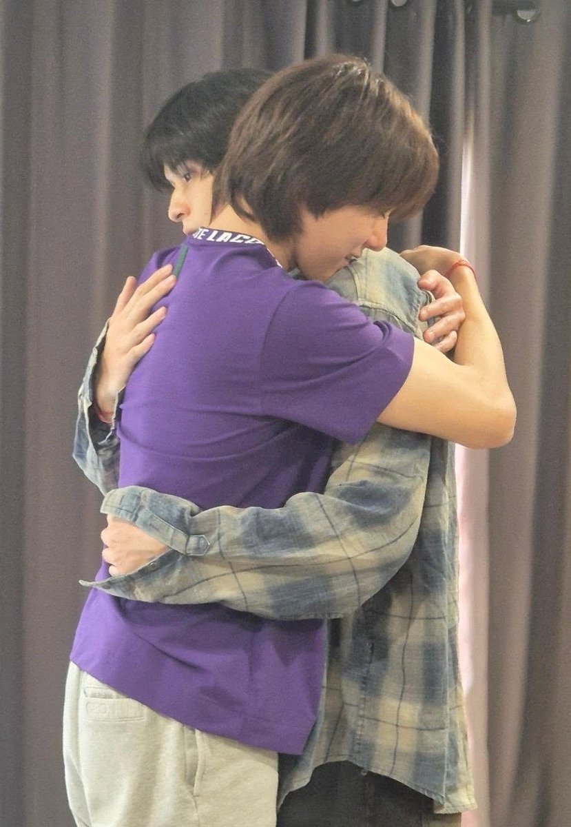 nn3abi's tweet photo. ชอบโพสิชั่นการกอดของสกนนมาก เมะกอดเอว เคะกอดช่วงไหล่ มันเขินนะเว้ย🫠🫠🫠🫠🫠 https://t.co/vORqONY0Lo