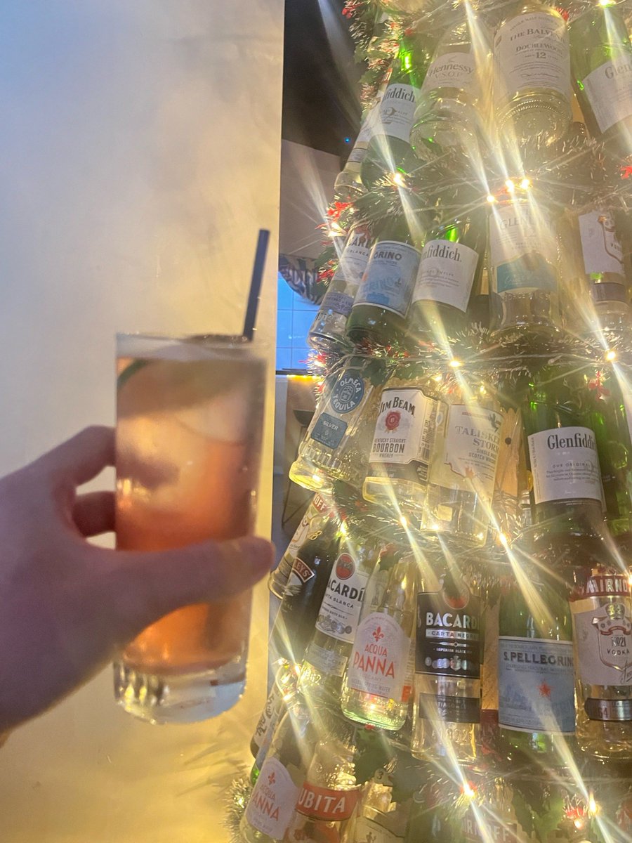 DavissonRodrigo's tweet photo. 5min Mango Soda Mocktail: Muddle ripe mango + add ice + top with sparkling water + a mint sprig! Sweet, bubbly, no alcohol, perfect for summer days. https://t.co/lvCHCG7PDc