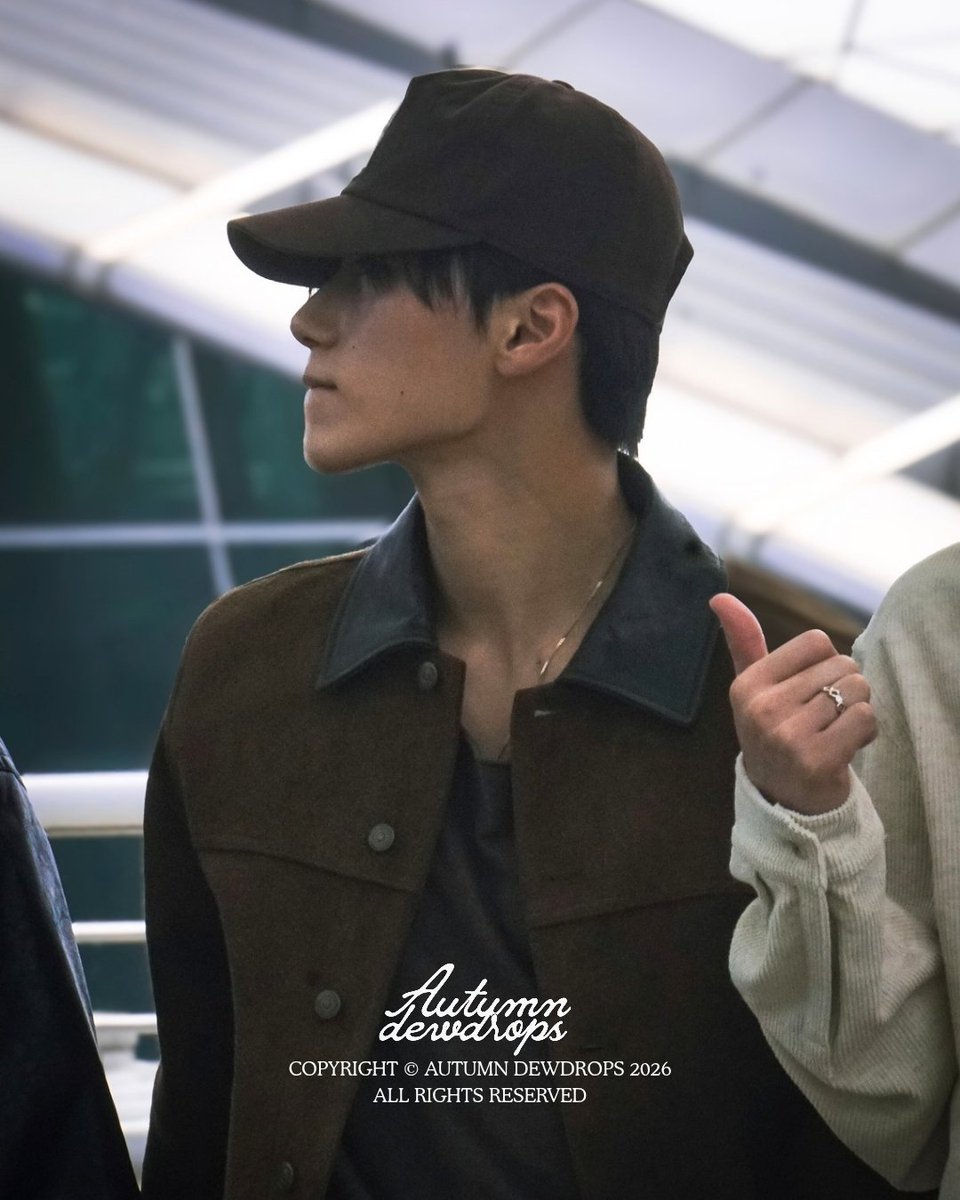 autumn_dewdrops's tweet photo. 260911 인천 출국 HQ

#ATEEZ #에이티즈 #최산 #SAN https://t.co/uk3O5RTEfa