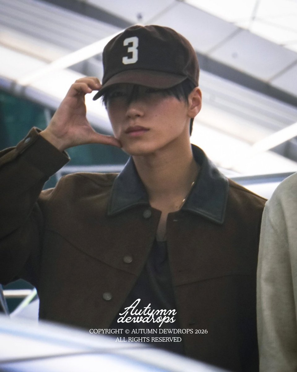 autumn_dewdrops's tweet photo. 260911 인천 출국 HQ

#ATEEZ #에이티즈 #최산 #SAN https://t.co/uk3O5RTEfa