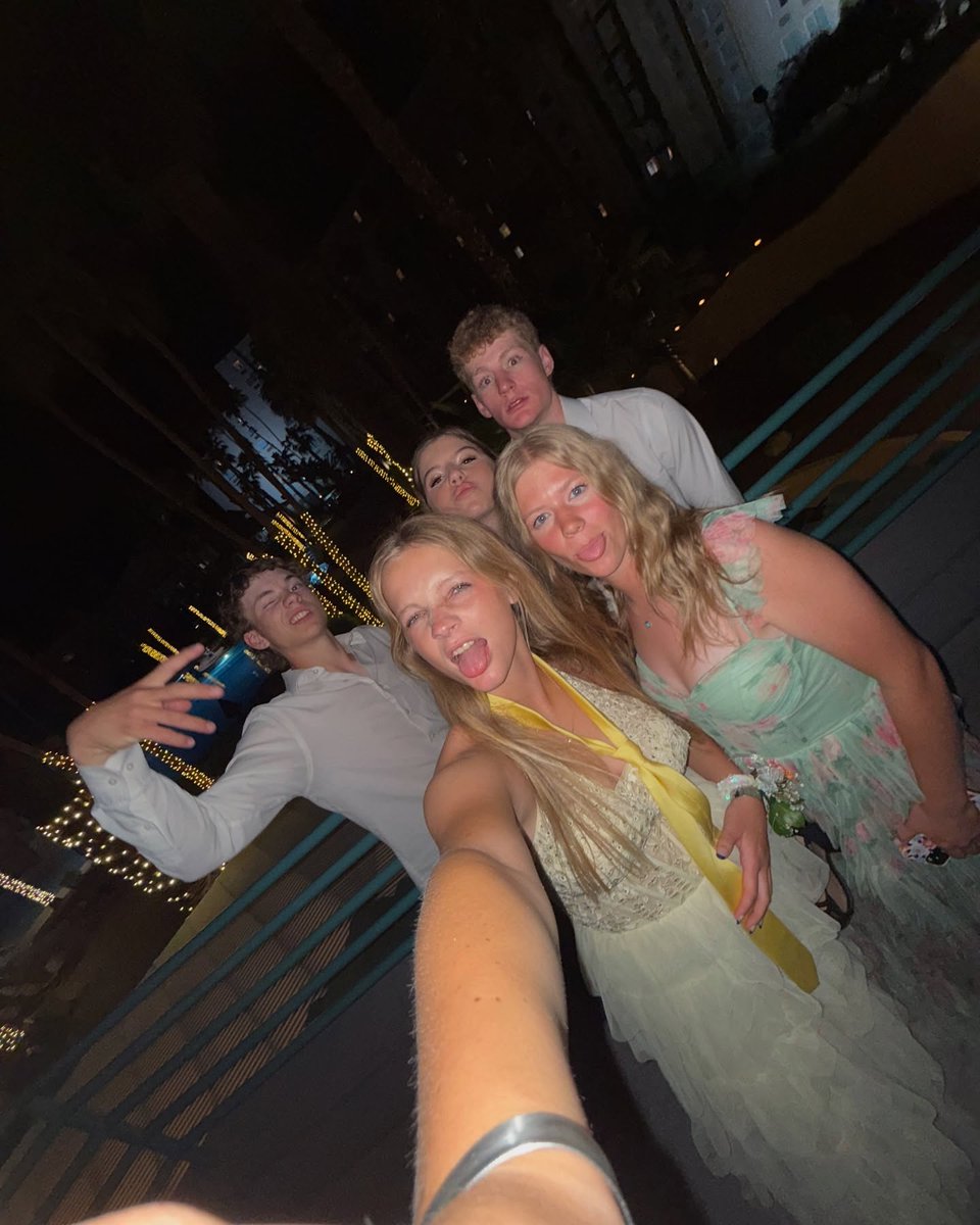 MozellaBodi's tweet photo. Literally a bridge over water @ashlynn. jackson8 @ava. woods25 @statler_reber https://t.co/pwNEFqE3uF