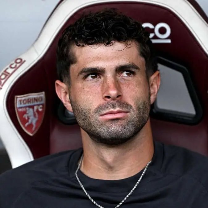 FabrizioRomano's tweet photo. ⚠️🇺🇸 Rúben Amorim: “Christian Pulisic is not happy because he didn’t play so far. But I like him a lot as a player, remember he was injured this summer”.

“I will never pick my starting XI based on big names. These are my principles and won’t change. But I like Pulisic a lot, tomorrow he will get minutes”.